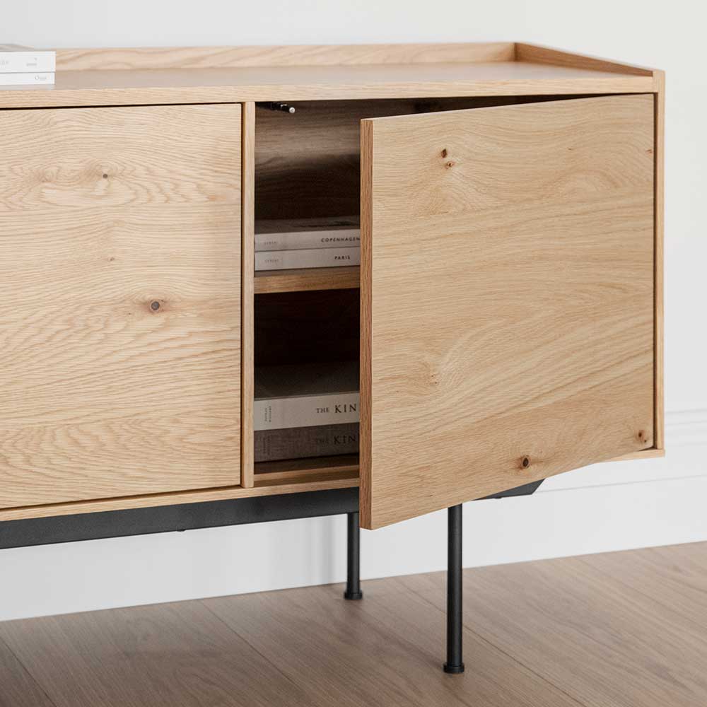 Skandi Design Sideboard Meckey in Wildeichefarben mit Vierfußgestell aus Metall