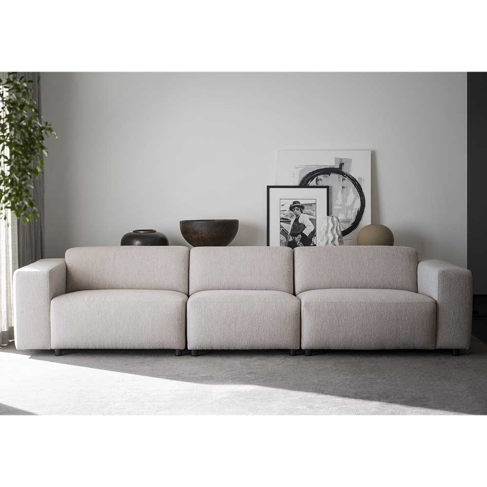 Viersitzer Couch modern Mezzo in Cremefarben aus Boucle Stoff