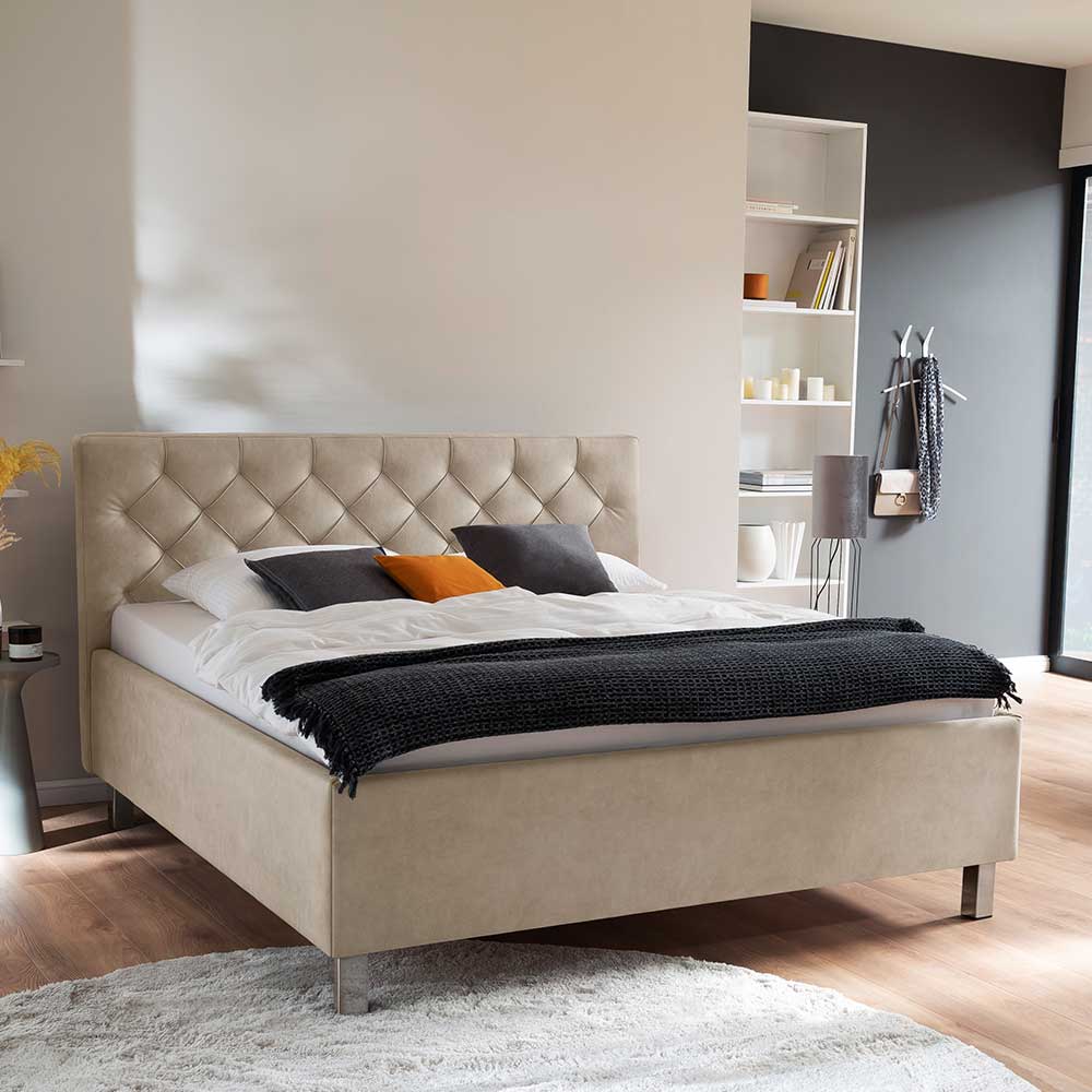 Gepolstertes Bett Emini in Beige mit Vierfußgestell aus Metall Chrom