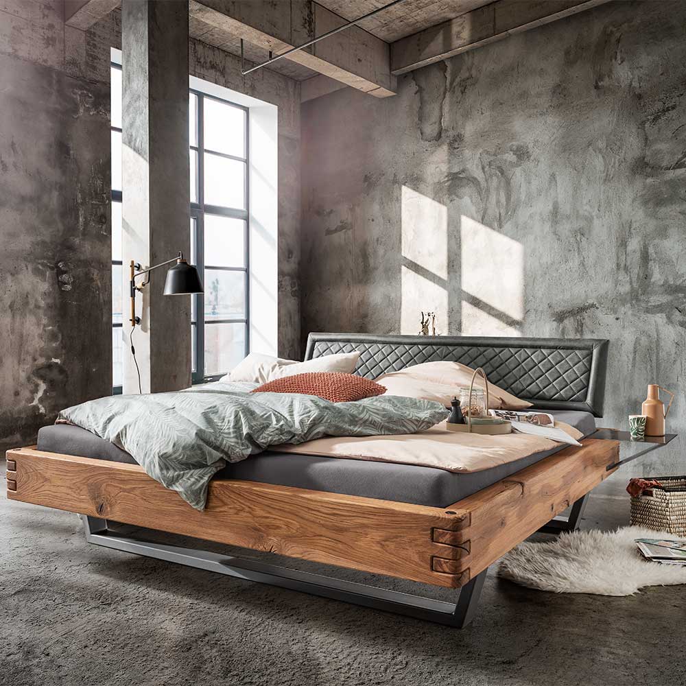 Rustikales Doppelbett Emrene im Industry und Loft Stil aus Wildeiche Massivholz