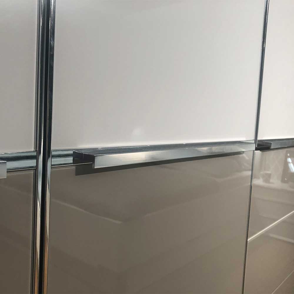 Drehtürschrank Latina in modernem Design Front glasbeschichtet