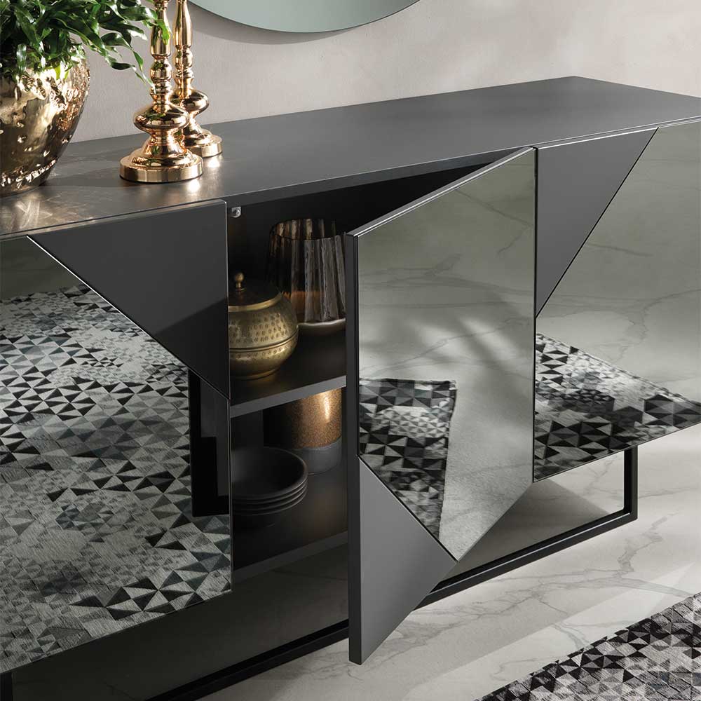 Sideboard Tsinati mit Bügelgestell aus Metall und Spiegelglas Front