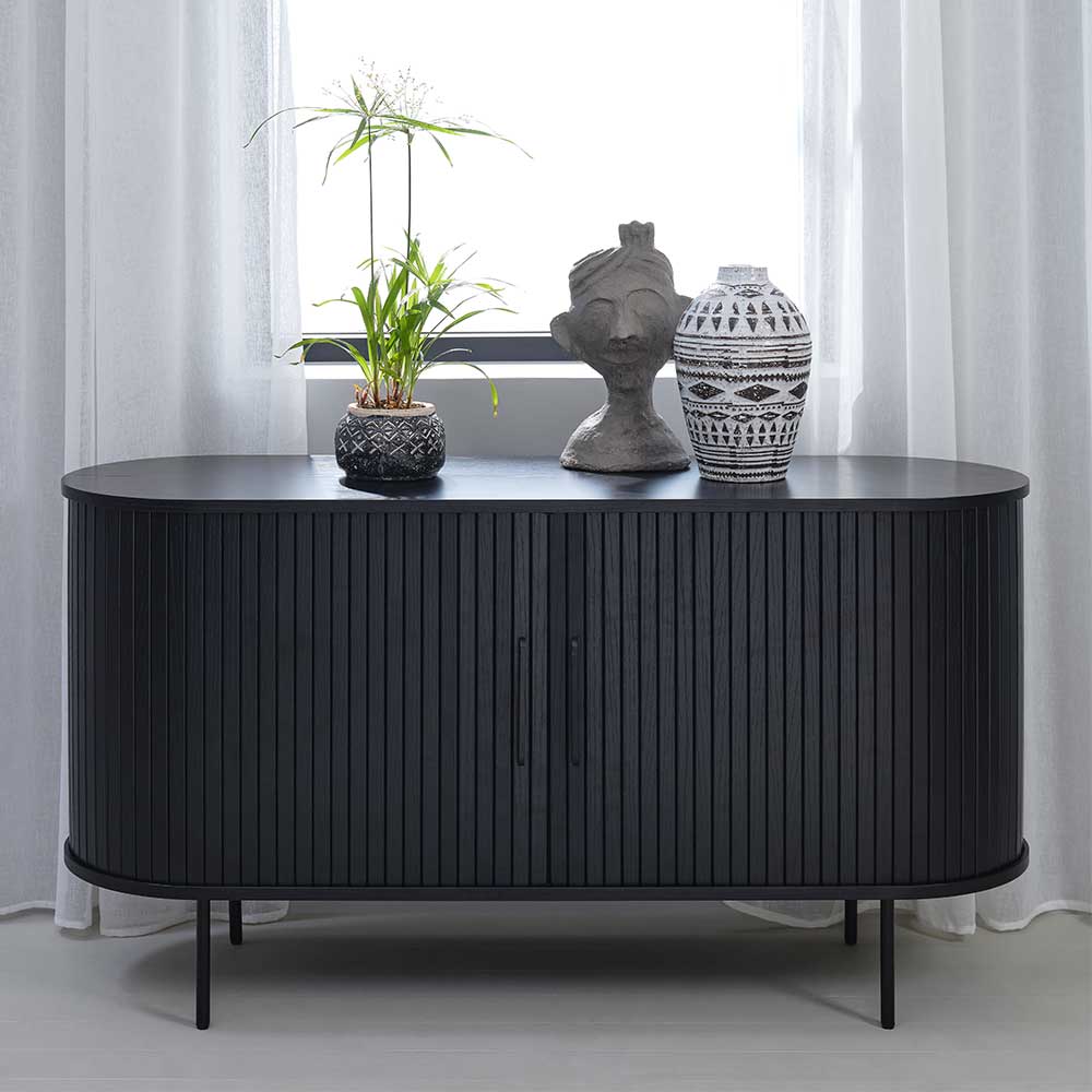 Schwarzes Sideboard Sumatri im Skandi Design mit Schiebetüren