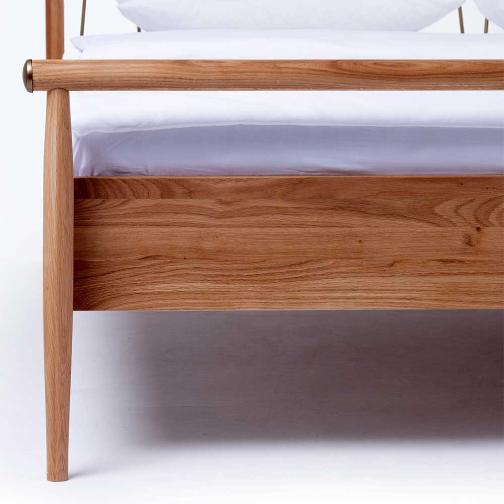 Doppelbett Kairo in Wildeiche Honigfarben im Skandi Design